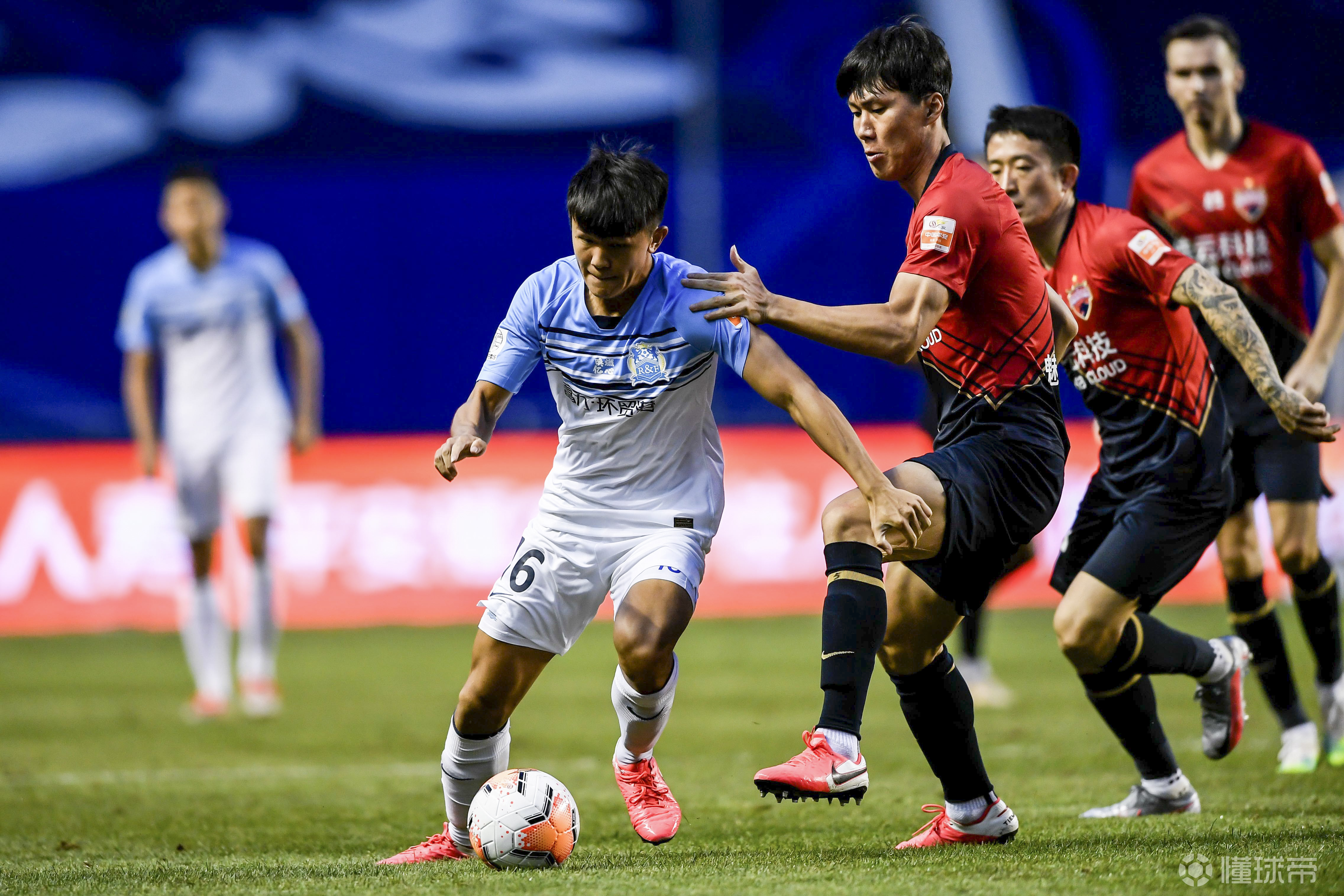 广州富力挑战深圳佳兆业，谁能主宰比赛节奏的简单介绍